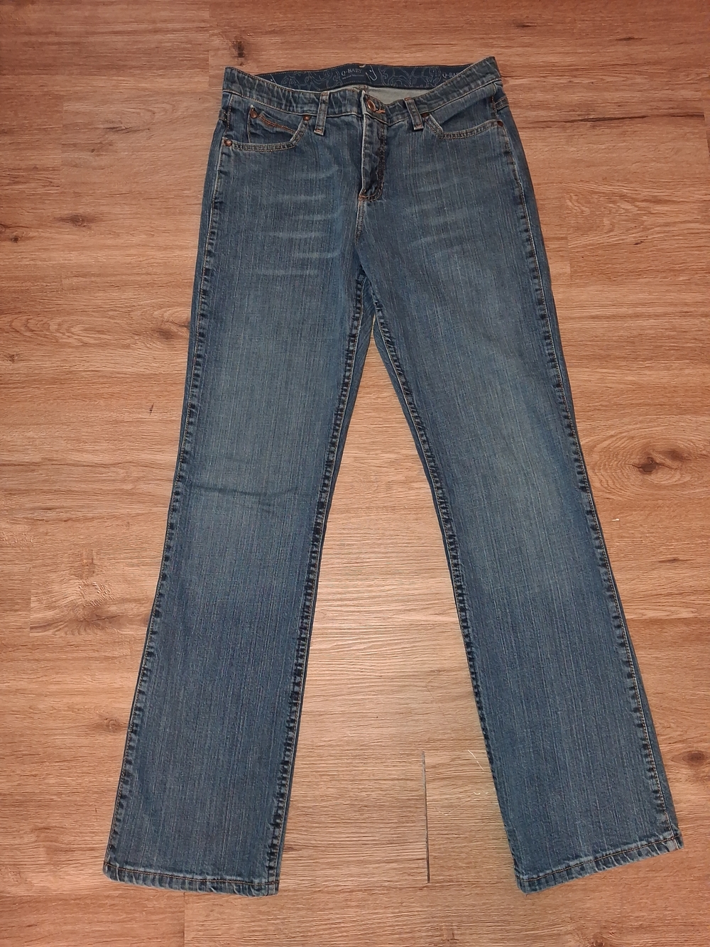 Wrangler Straight Leg Jeans in Faded Blue